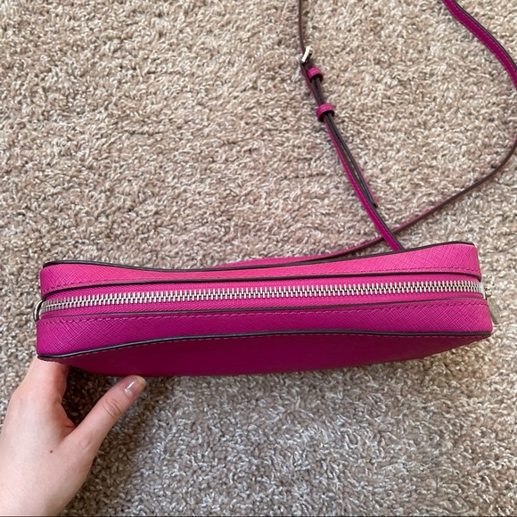 SOLD 💕 MK Jet Set Crossbody Purse - Picture 6 of 11